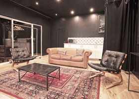 Espace détente du studio d'enregistrement, Paris 20e